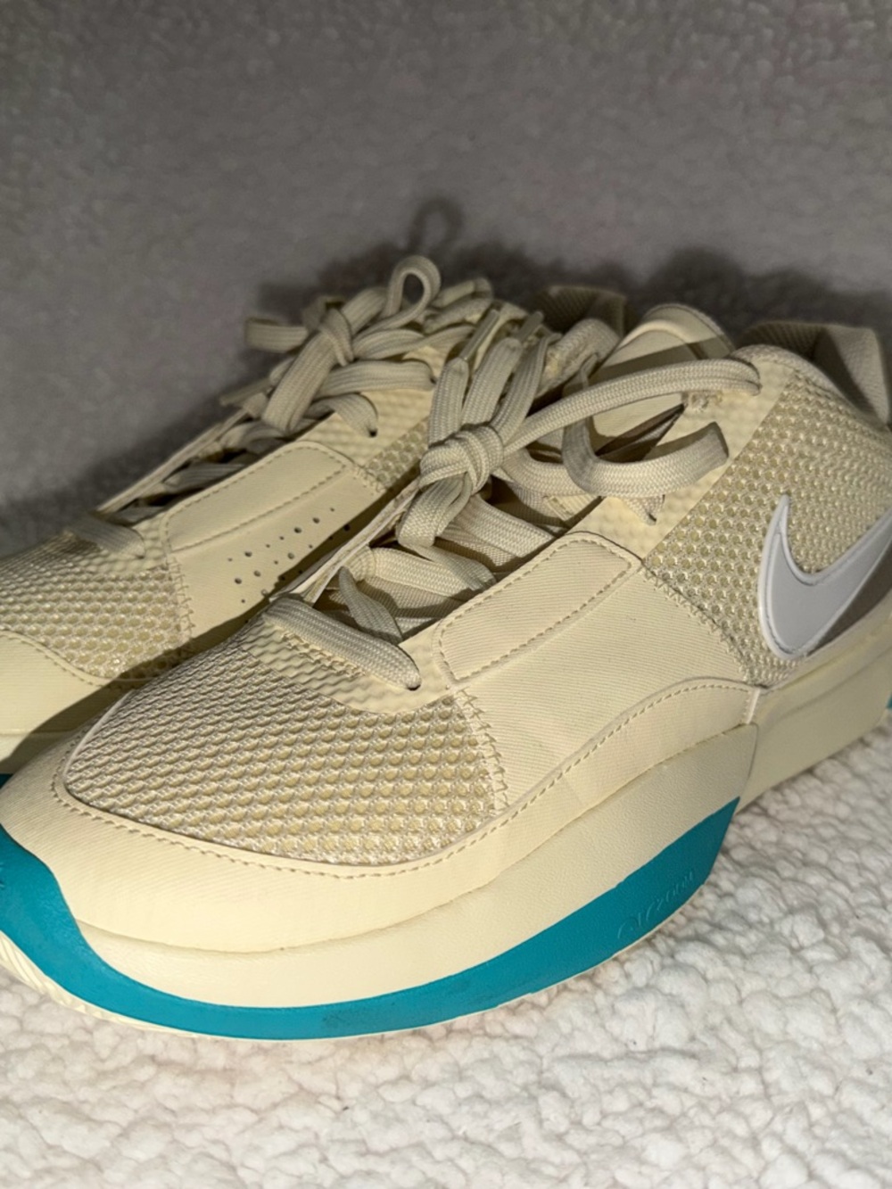 Nike Men's Athletic Shoes Cream with Teal Accent